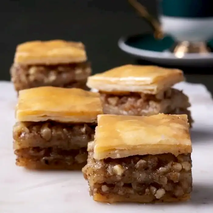 Karakoy Gulluoglu Glutensiz Cevizli Colyak Baklava