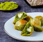 Turkish Baklava with Pistachio Midye