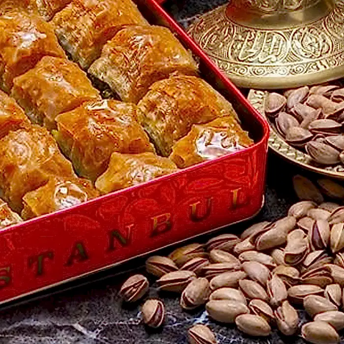 Hafiz Mustafa Fistikli Kuru Baklava show